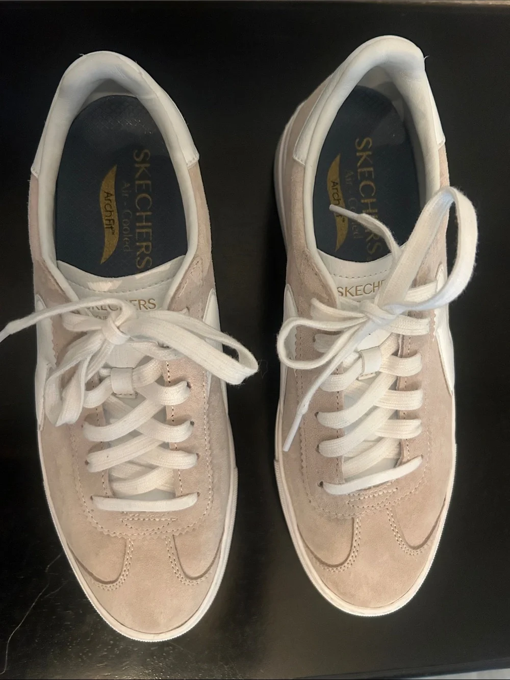 Skechers Arch Fit Legend Suede Court Sneakers Beige White Women’s Size‎ 8.5